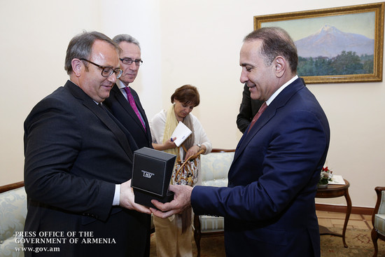 Հովիկ Աբրահամյանն ընդունել է Ֆրանսիայի Սենատի պատվիրակությանը