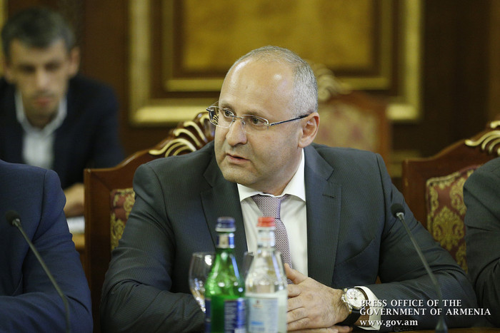 Պետությունը սուբսիդավորելու է գերակա ոլորտների վարկային տոկոսները. Կարեն Կարապետյանը հանդիպել է բանկ