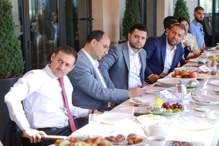 Փոխվարչապետ Մաթևոսյանը հանդիպել է Հայաստանում օտարերկրյա ներդրումներով ընկերությունների շուրջ երկու 