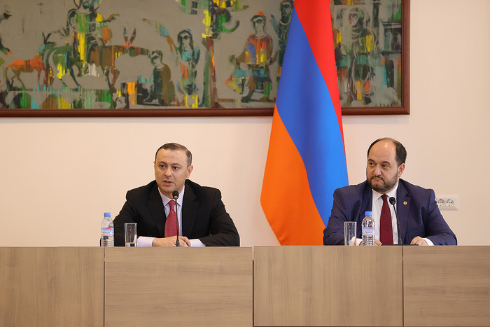 Արայիկ Հարությունյանն ԱԳՆ աշխատակազմին է ներկայացրել նախարարի նորանշանակ առաջին տեղակալ Արմեն Գրիգոր