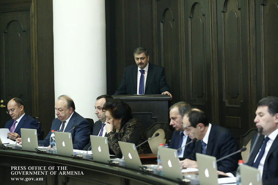 Երկրի պաշտպանությունը հասարակության ուշադրության կենտրոնում է