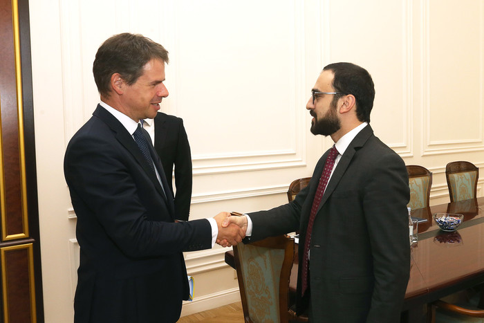 Փոխվարչապետ Տիգրան Ավինյանը ընդունել է Հայաստանում Ֆրանսիայի արտակարգ և լիազոր դեսպան Ժոնաթան Լաքոտի