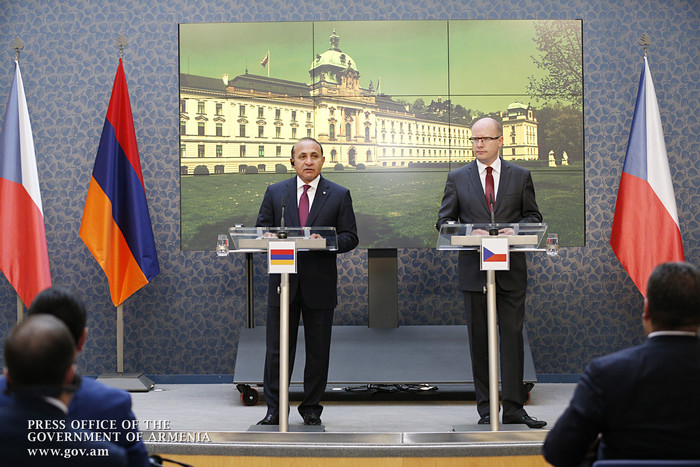 Պրահայում հանդիպել են Հայաստանի և Չեխիայի վարչապետները