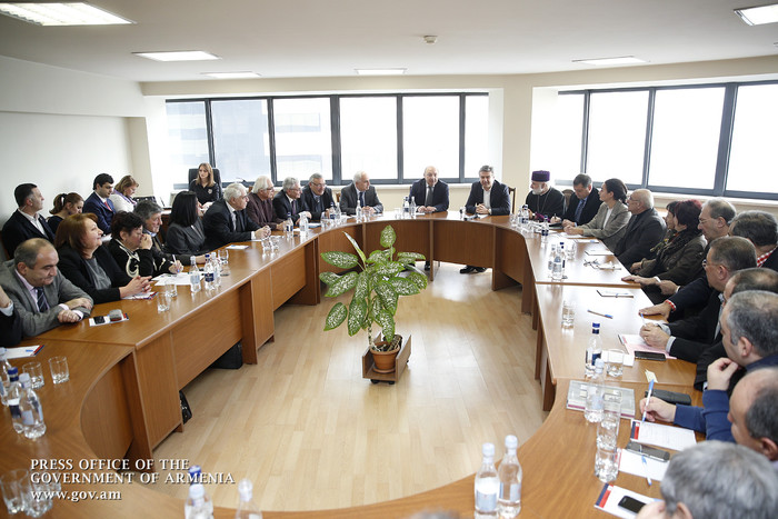 Կարեն Կարապետյանը  հանդիպել  է Հանրային խորհրդի անդամների հետ