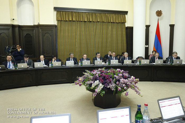Վարչապետը հանձնարարականներ է տվել տրանսպորտի, լիցենզավորման, ընդերքի և ԴԱՀԿ-ի գործունեության հետ կապ