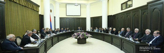 Վարչապետը տնտեսվարողների հետ քննարկել է տեղական արտադրության զարգացմանն ուղղված հարցեր
