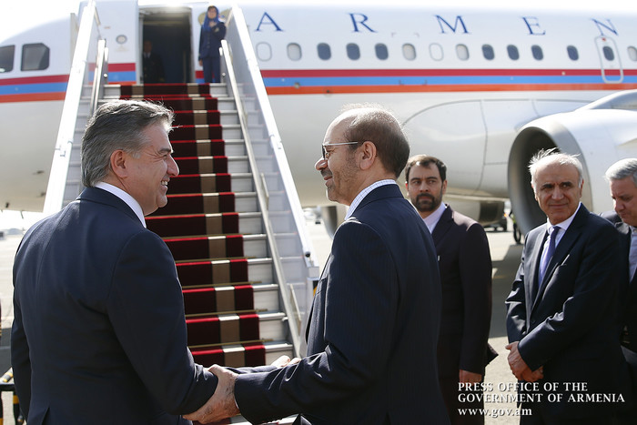 Կարեն Կարապետյանն այցելել է Թեհրանի Սուրբ Սարգիս եկեղեցի և համայնքի ներկայացուցիչների հետ զրույցում 