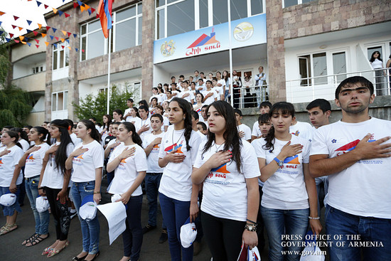 Հովիկ Աբրահամյանը հանդիպել է «Արի տուն» ծրագրի մասնակիցներին