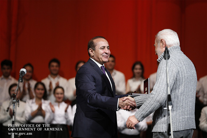 Տեղի է ունեցել վարչապետի հովանու ներքո անցկացվող ասմունքի 8-րդ մրցույթ-փառատոնի եզրափակիչ գալա համեր