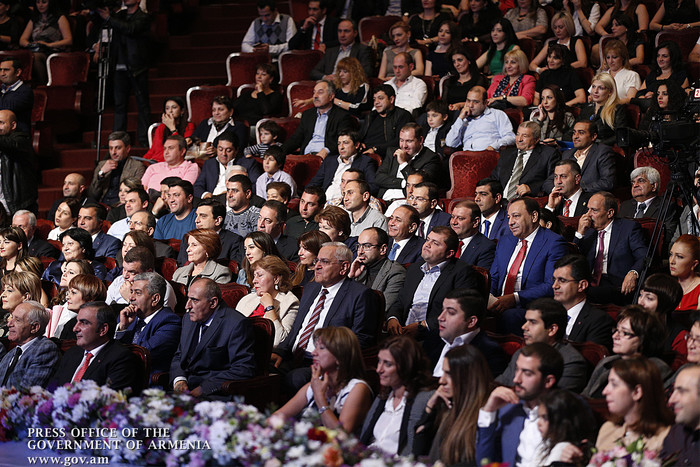 Վարչապետը «Մերկուրի» մրցանակներ է հանձնել տնտեսության տարբեր ոլորտներում լավագույնը ճանաչված ընկերու