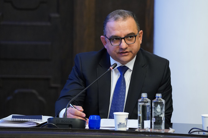Կառավարության որոշմամբ, Լեռնային Ղարաբաղից բռնի տեղահանված յուրաքանչյուր անձի կտրամադրվի 100 000 դրա