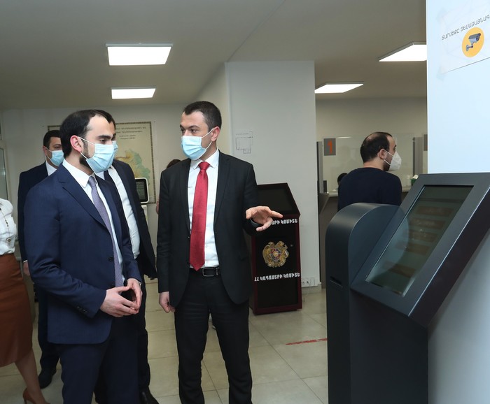 Տիգրան Ավինյանը աշխատանքային շրջայց է կատարել Կադաստրի կոմիտեի ստորաբաժանումներում