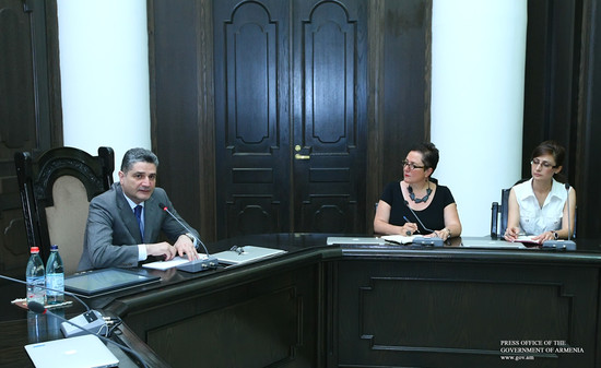 Վարչապետն ընդունել է «Լույս» հիմնադրամի ուսանողներին