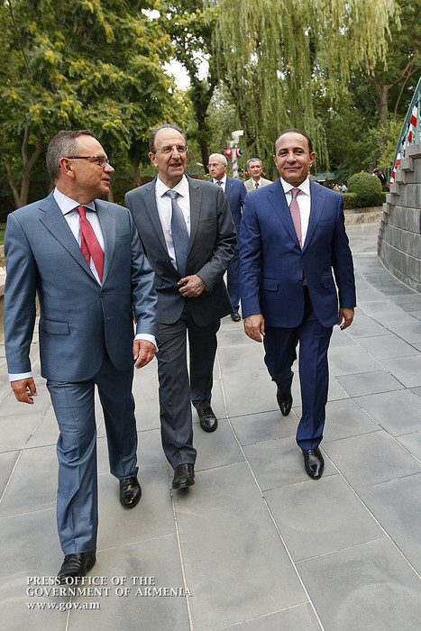Ֆրանսիայի Ազգային տոնի առթիվ վարչապետն այցելել է Հայաստանում Ֆրանսիայի դեսպանություն