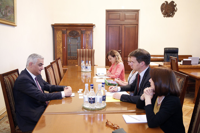 Փոխվարչապետ Մհեր Գրիգորյանն ընդունել է Ֆրանսիայի դեսպան Ժոնաթան Լաքոտին