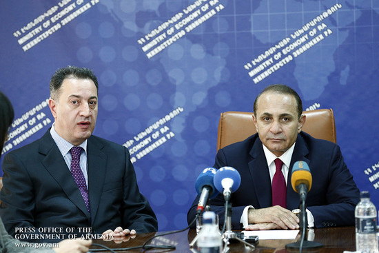 Հովիկ Աբրահամյանը ՀՀ էկոնոմիկայի նախարարության աշխատակազմին է ներկայացրել նորանշանակ նախարար Կարեն Ճ