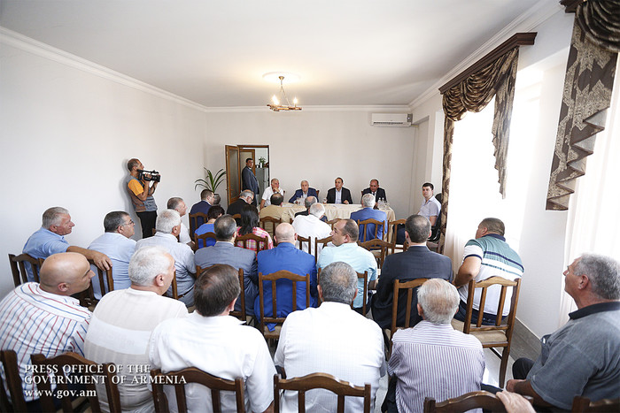 Երկրի վարչապետը մարզերում խորհրդակցություններ է անցկացնում խաղողի մթերման վերաբերյալ
