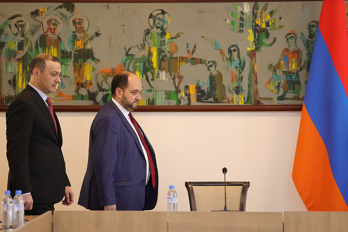 Արայիկ Հարությունյանն ԱԳՆ աշխատակազմին է ներկայացրել նախարարի նորանշանակ առաջին տեղակալ Արմեն Գրիգոր