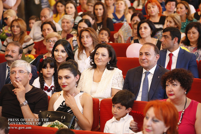 Գիտելիքի և դպրության օրվա առթիվ Հովիկ Աբրահամյանն այցելել է Անանիա Շիրակացու անվան ճեմարան