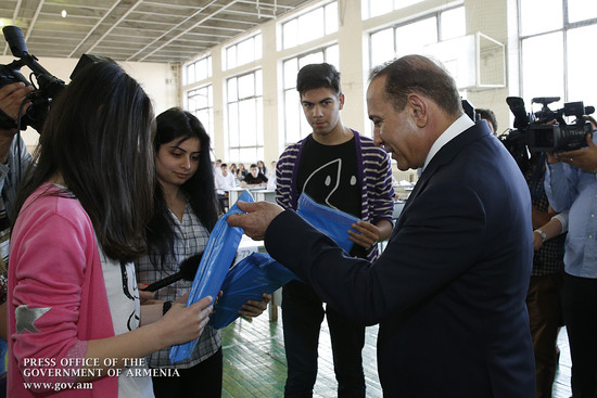 Վարչապետը հաջողություն է մաղթել միասնական ընդունելության քննություններ հանձնող դիմորդներին