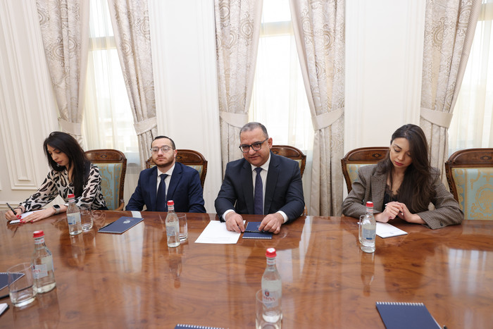Փոխվարչապետ Տիգրան Խաչատրյանն ընդունել է հայազգի գործարար եւ բարերար Նուբար Աֆեյանին