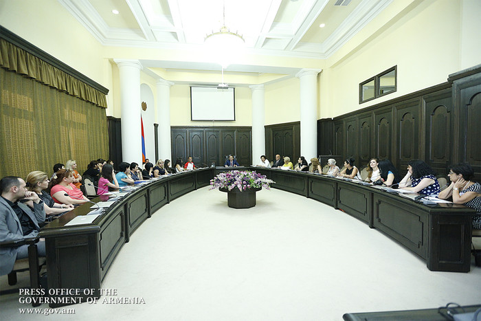 Վարչապետն ընդունել է «Սփյուռք ամառային դպրոց-2015» ծրագրի մասնակիցներին