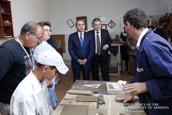 Վարչապետն այցելել է մտավոր խնդիրներ ունեցող երեխաների խնամքի կենտրոն
