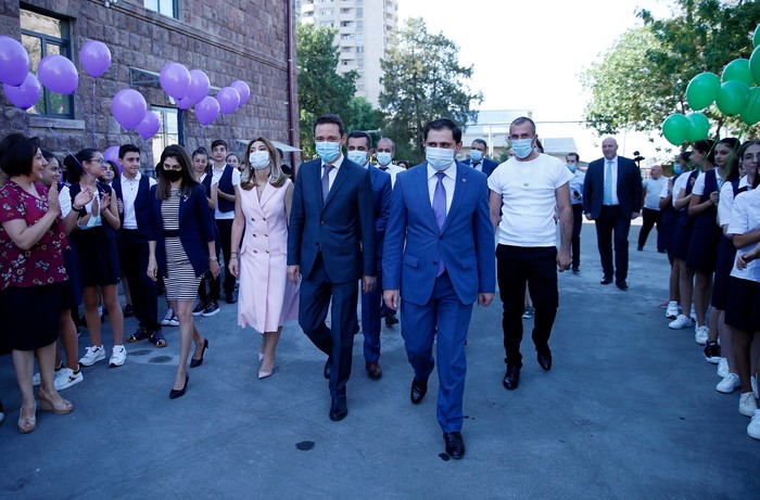 Փոխվարչապետ Սուրեն Պապիկյանն այցելել է Վ․ Պետրոսյանի անվան Երևանի թիվ 51 դպրոց