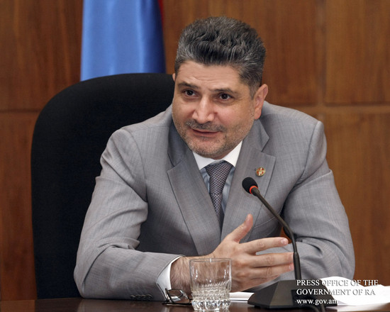 Կառավարության ղեկավարն ընդունել է արվեստագետների համահայկական համաժողովի մասնակիցներին