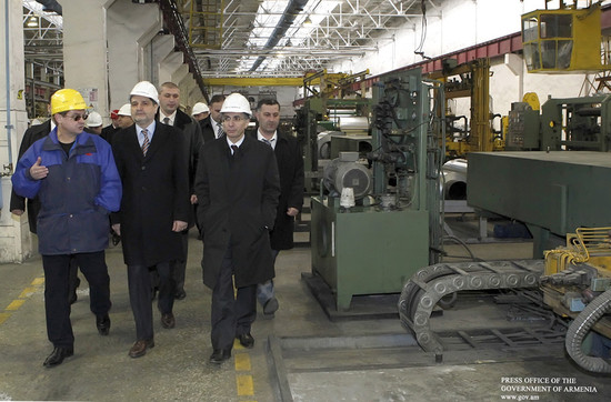Վարչապետն այցելել է «ԱՐՄԵՆԱԼ» գործարան
