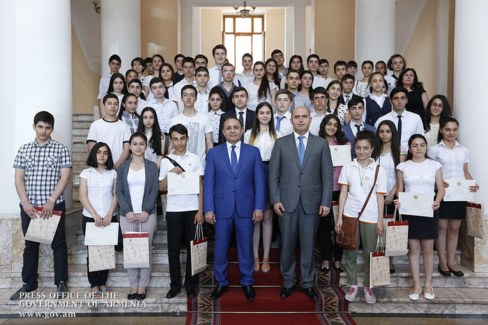 Վարչապետը շնորհավորել է 2014-2015 թթ. ուսումնական տարվա հանրապետական օլիմպիադայի հաղթողներին