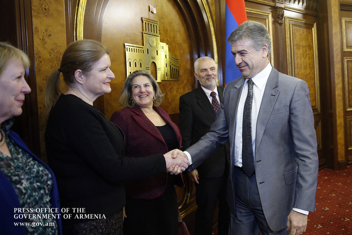 Վարչապետը ԵՄ անդամ պետությունների դեսպանների հետ քննարկել է ՀՀ-ԵՄ համագործակցության զարգացմանը վերաբ