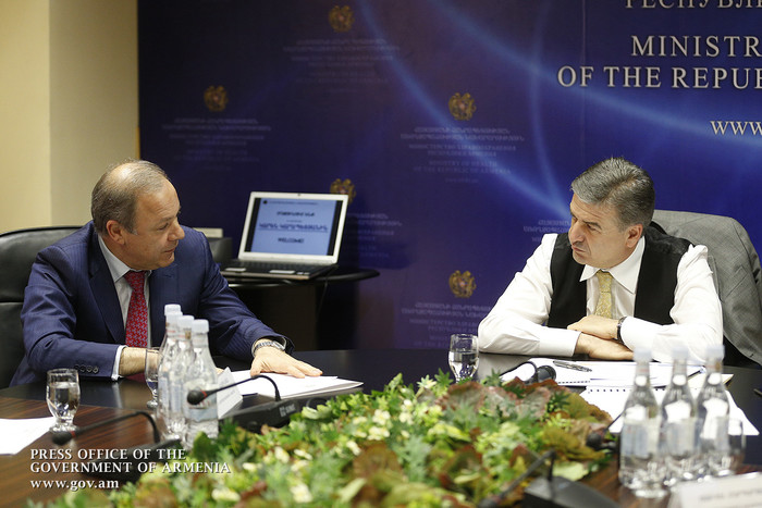 «Ճիշտ ուղու վրա եք, բայց խնդրում եմ տեմպերն արագացնել». Կարեն Կարապետյանը առողջապահության նախարարութ