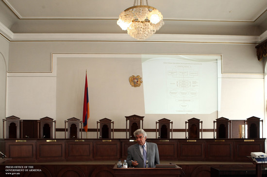 Վարչապետն այցելել է Սահմանադրական դատարան