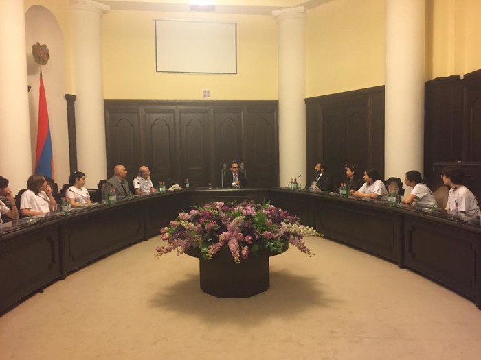 Կառավարությունում հյուրընկալել են «Մեսրոպյան հայկական դպրոցի» աշակերտներին