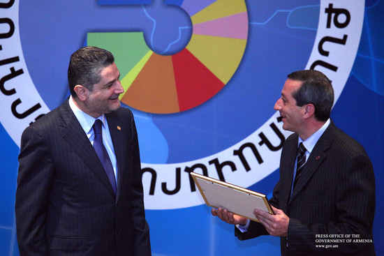 Տիգրան Սարգսյանը մրցանակներ է հանձնել տարբեր անվանակարգերում լավագույնը ճանաչված համայնքների ղեկավար