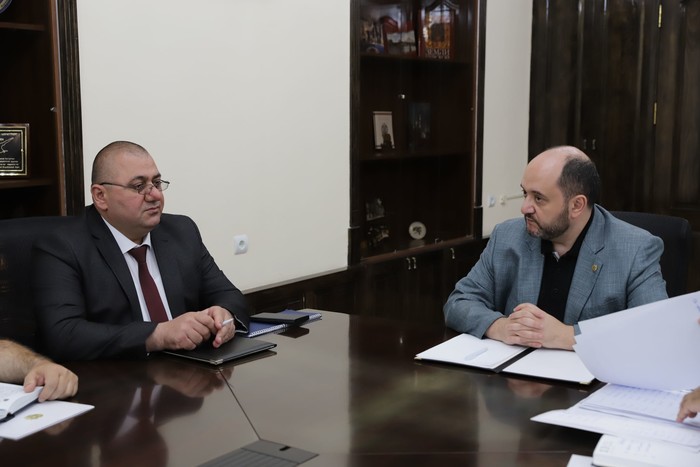 Արայիկ Հարությունյանի գլխավորությամբ Գյումրիում քննարկվել է Համահայկական ամառային 8-րդ խաղերի կազմակ