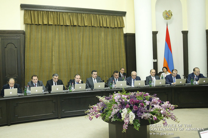 Վարչապետն առաջարկել է Ամանորին ընդառաջ խստացնել վերահսկողությունը գերիշխող ապրանքային շուկաներում