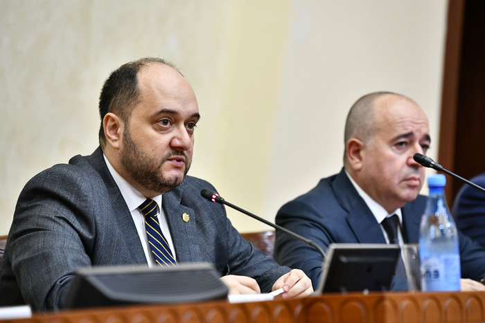Արայիկ Հարությունյանը ՊՆ աշխատակազմին է ներկայացրել նախարարի նորանշանակ առաջին տեղակալ Արշակ Կարապետ