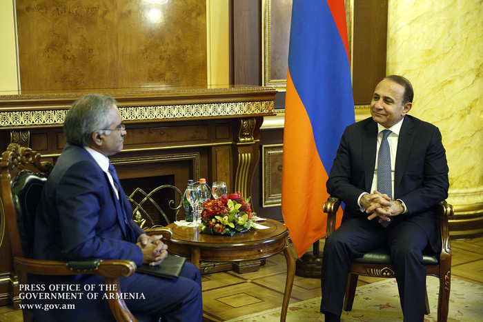Վարչապետը հրաժեշտի հանդիպում է ունեցել Հայաստանում Հնդկաստանի արտակարգ և լիազոր դեսպանի հետ