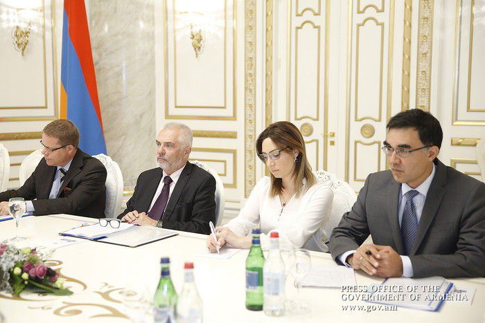 Վարչապետն ընդունել է ԵՄ պատվիրակության ղեկավար Պյոտր Սվիտալսկիին