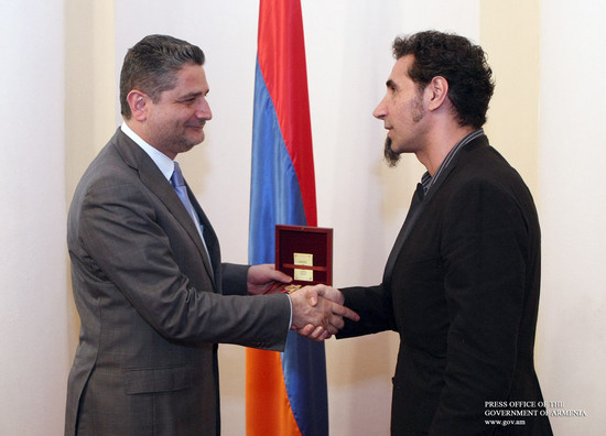 Վարչապետի հուշամեդալ՝  Սերժ Թանկյանին