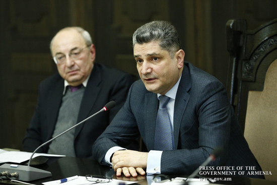 Վարչապետը ՀԽ անդամների հետ քննարկել է հասարակությանը հուզող մի շարք հարցեր