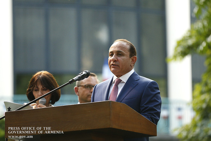 Ֆրանսիայի Ազգային տոնի առթիվ վարչապետն այցելել է Հայաստանում Ֆրանսիայի դեսպանություն