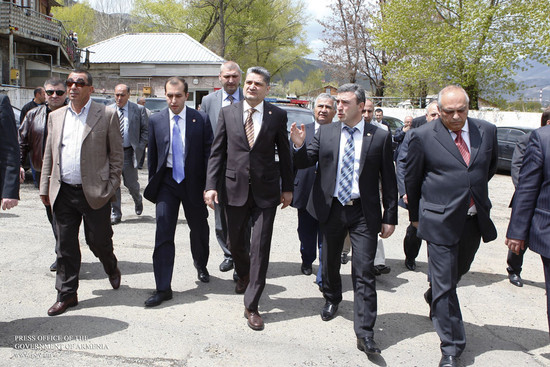 Տիգրան Սարգսյանը ծանոթացել է Վանաձորում նոր բուժհամալիրի կառուցման և  Արագածոտնի մարզում արտադրական
