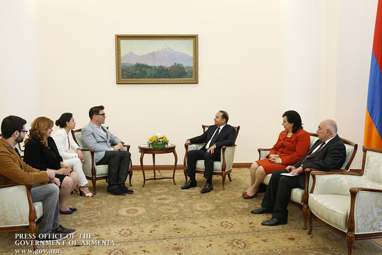 Հովիկ Աբրահամյանն ընդունել է անվանի դիզայներ Մայքլ Արամ Վոլոհոջյանին