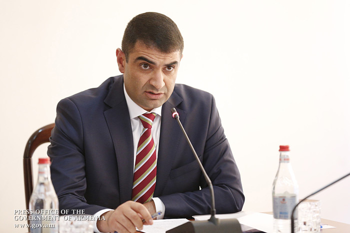 Վարչապետը խորհրդակցություն է անցկացրել Արագածոտնի մարզում և ծանոթացել ֆերմերային տնտեսության ու շոկո