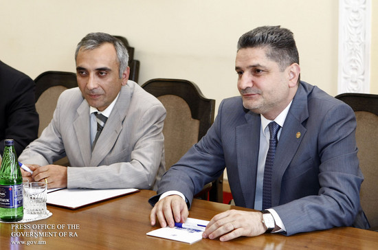 Վարչապետն ընդունել է «Ոսկե ծիրանի» կազմակերպիչներին