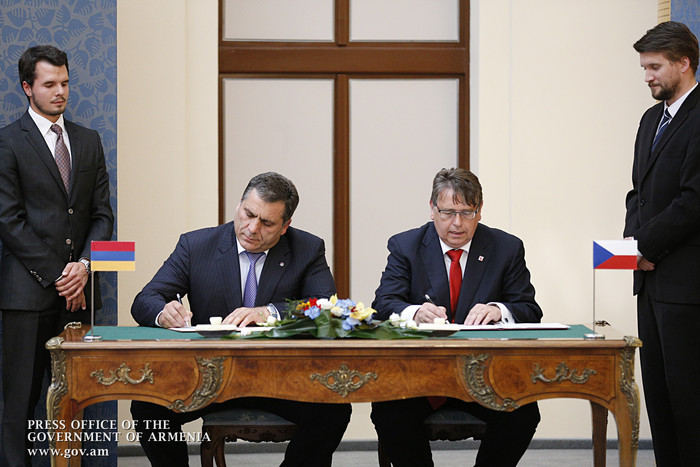 Պրահայում հանդիպել են Հայաստանի և Չեխիայի վարչապետները