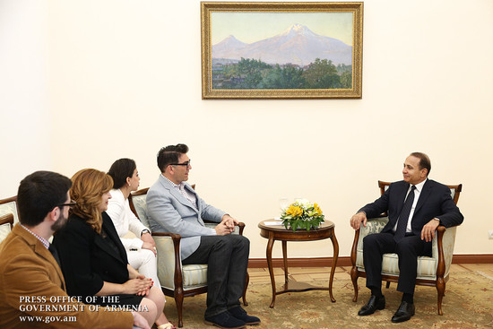 Հովիկ Աբրահամյանն ընդունել է անվանի դիզայներ Մայքլ Արամ Վոլոհոջյանին